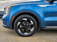 2025 Kia Sorento Hybrid EX AWD | No Accidents | One Owner | Bluetooth | Heated Seats | Remote Start... (image 4)