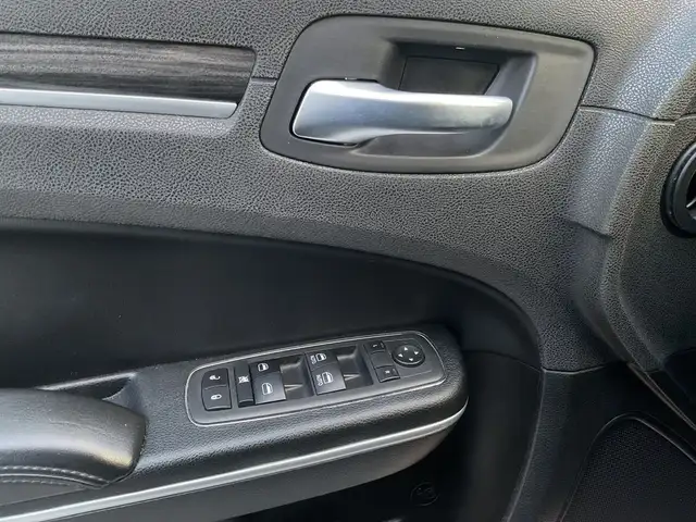 2022 Chrysler 300 Touring L AWD - LTHR! NAV! BACK-UP CAM! BSM! in Cars & Trucks in Kitchener / Waterloo - Image 13