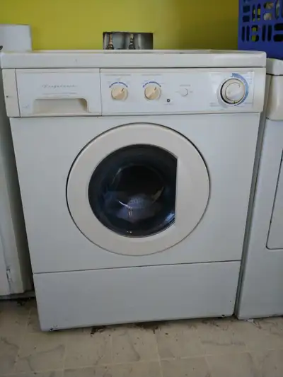 Laveuse Frigidaire à chargement frontal – Fonctionne très bien, View more