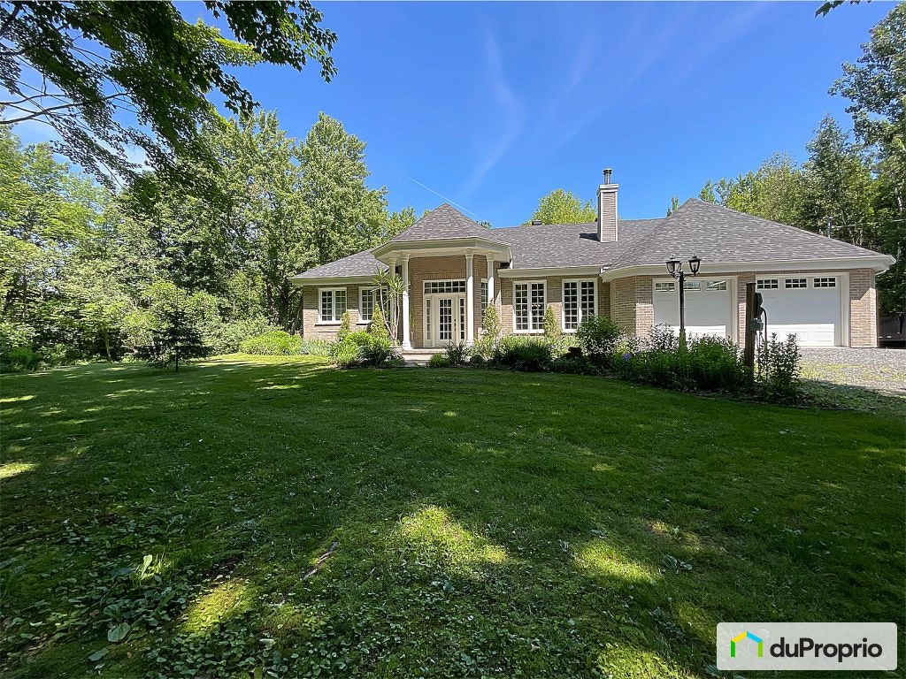 $869,900 - Bi-Level for sale in Granby — photo 1