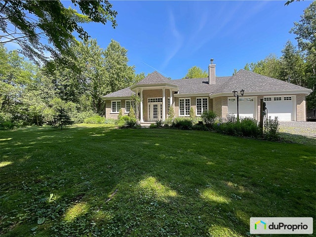 $869,900 - Bi-Level for sale in Granby — photo 1