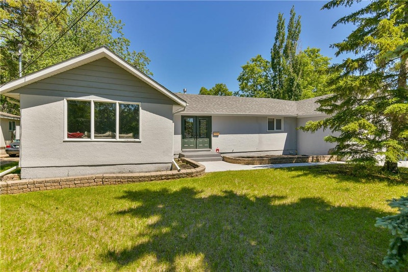 3295 Assiniboine Avenue Winnipeg, Manitoba Houses for Sale Winnipeg