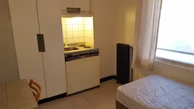 Chambre à louer DANS une maison des chambres, entre prive