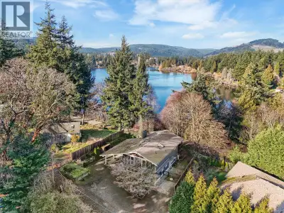 Beautifully renovated 5 bed, 3 bath home on a quiet cul de sac with stunning Glen Lake views and lak...
