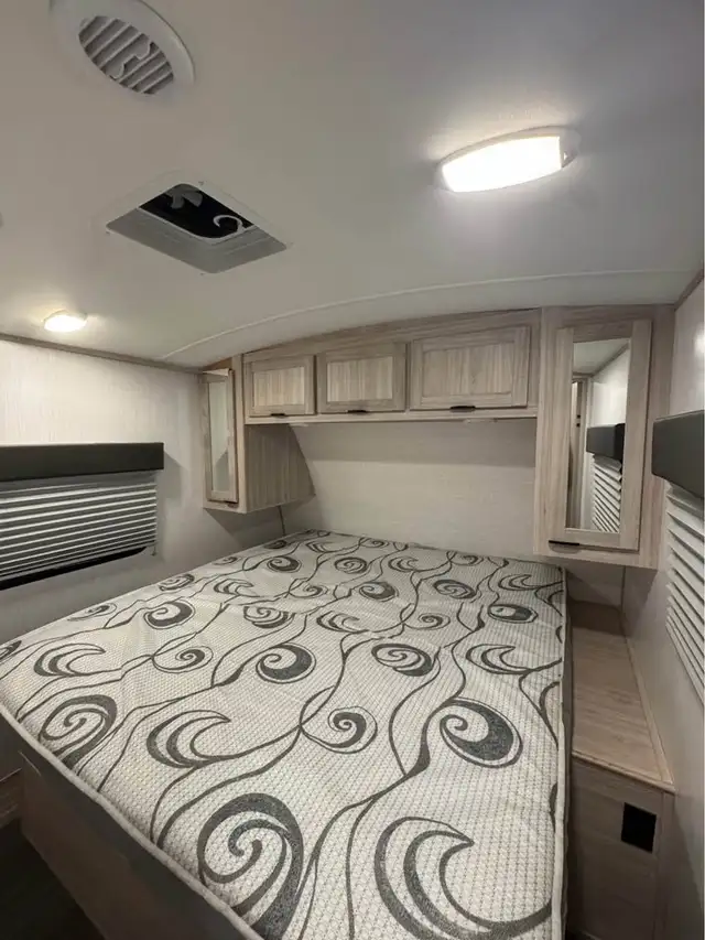 2023 CRUISER RV SHADOW CRUISER 325BHS 37FT in Cargo & Utility Trailers in Delta/Surrey/Langley - Image 9