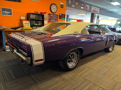 Fully restored 1970 Charger RT true RT ( XS29U) fully restored on the rotisserie coucours condition...