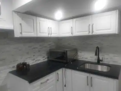 Prime location., quiet neighborhood, 1 Rooms for rent in unit near downtown. share with other man on...