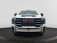 Welcome to Capital GMC! This 2026 GMC Sierra 2500HD in Glacier White Tricoat is equipped with 4WD an... (image 7)