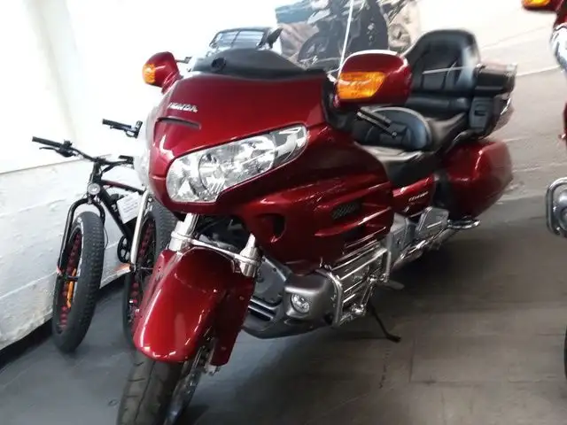 2010 Honda Gold Wing Audio / Comfort / Navi / XM / ABS in Sport Touring in Hamilton - Image 2