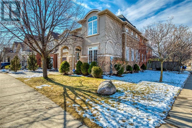 372 CREEK PATH Avenue Oakville, Ontario in Houses for Sale in Oakville / Halton Region - Image 3