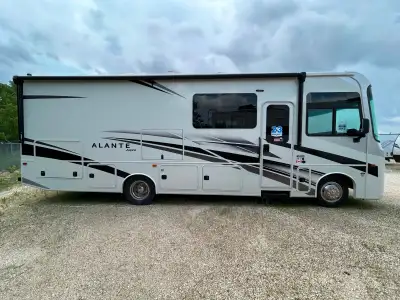 Jayco Alante Class A gas motorhome 29S highlights: Full-Wall Slide 39in. LED HD Smart TV Legless Din...
