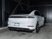 NOUVEL ARRIVAGE - CAYENNE TURBO E-HYBRID COUPE 2024 CERTIFIÉ PORSCHE APPROVED JUST IN - 2024 CAYENNE... (image 2)