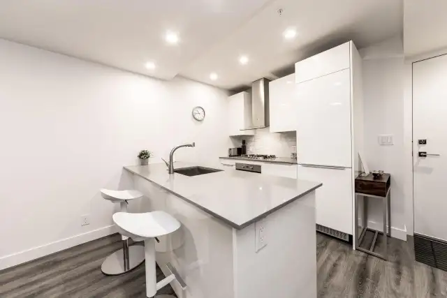 Furnished 1BR Downtown Vancouver | All inclusive | Weekly Stay in Short Term Rentals in Vancouver - Image 8