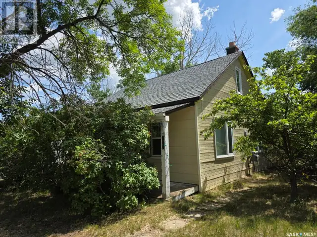 137 3rd STREET W Ponteix, Saskatchewan62868539438595120