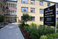 The apartments at 162 Berry Road in Etobicoke are ideally located in the Parklawn neighbourhood, clo... (image 4)