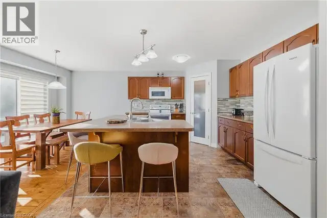 23 DOON CREEK Street Kitchener, Ontario in Houses for Sale in Kitchener / Waterloo - Image 8