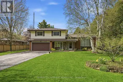 Situated just five minutes from all the amenities of Waterdown, close to shops, schools and restaura...
