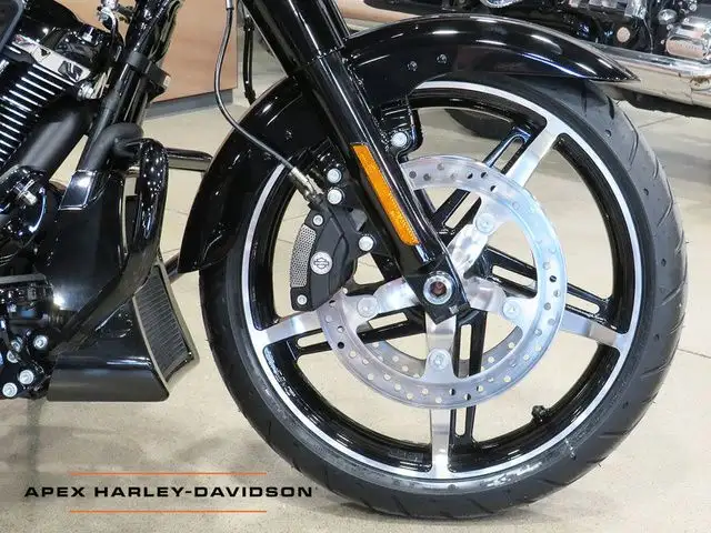 2025 Harley-Davidson FLHX - Street Glide in Sport Touring in Cambridge - Image 11