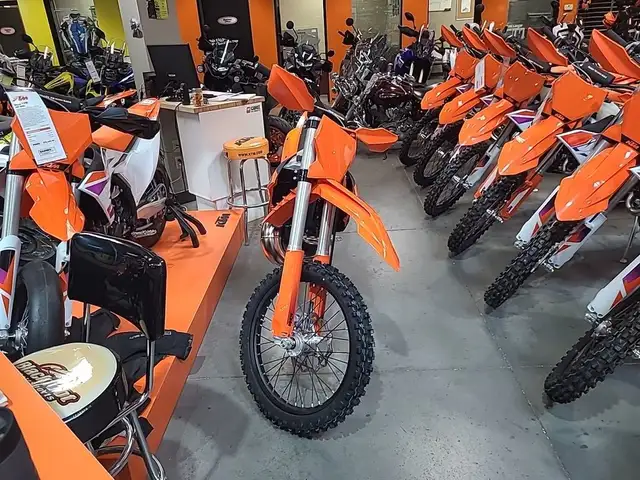 2025 KTM XC 300 in Dirt Bikes & Motocross in Calgary - Image 8