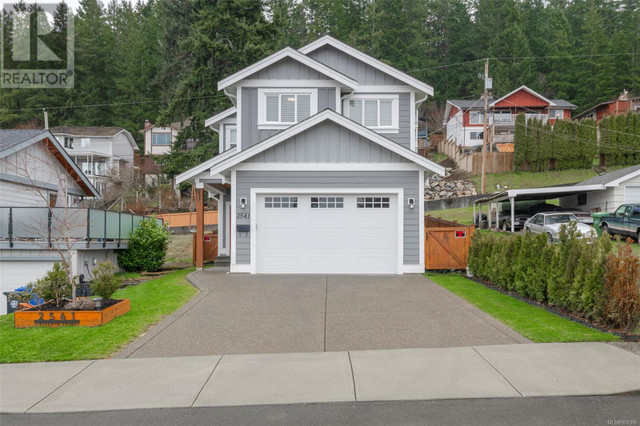 2541 16th Ave Port Alberni, British Columbia in Houses for Sale in Port Alberni - Image 2