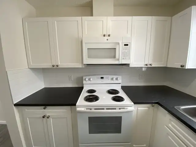Rare 3 Bedroom! Waterfront Living w/ River Views (Rental Offer) in Long Term Rentals in Fort McMurray - Image 13