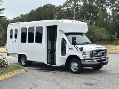 Abenante Motor Group (SK) 2014 Ford E-350 Wheelchair Lift Bus 13 Passenger including driver BRAUN 80...