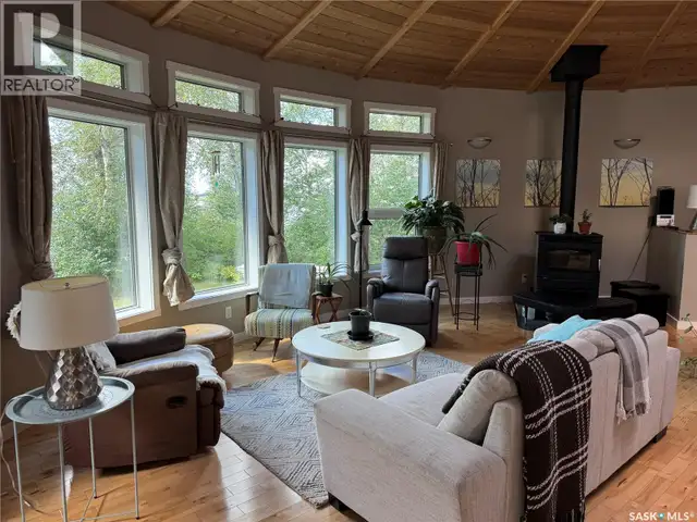 Lakefront Round House Northern Admin District, Saskatchewan in Houses for Sale in La Ronge - Image 5
