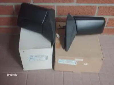 Brand new set of left AND right O.E. type door mirrors, made in Germany by HAGUS for 4 door models (...