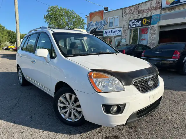 2011 Kia Rondo EX in Cars & Trucks in St. Catharines - Image 2