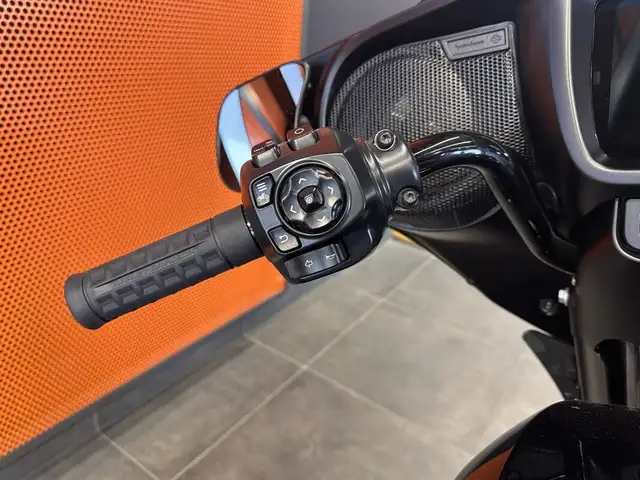 2025 Harley-Davidson Street Glide in Street, Cruisers & Choppers in Grande Prairie - Image 8