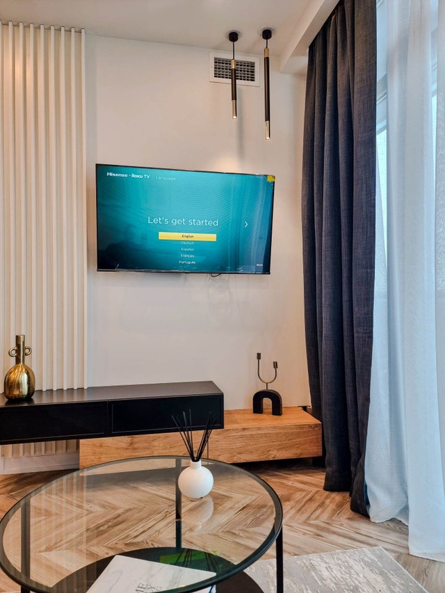 Luxury 1 Bed + Den located in DT Kitchener Long Term Rentals