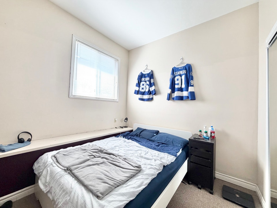 6 BED - 2 BATH - LONDON - FULL HOUSE -  STUDENT RENTAL ONLY 5
