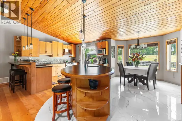 777 Salsbury Rd Courtenay, British Columbia in Houses for Sale in Comox / Courtenay / Cumberland - Image 7