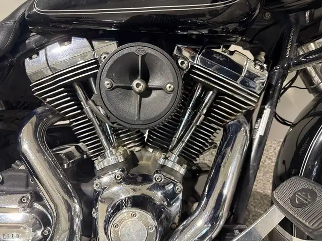 2010 Harley-Davidson FLHTC - Electra Glide Classic in Sport Touring in Edmonton - Image 4