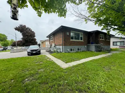 Available June 1 $2250 All Inclusive Get ready to elevate your living experience in Barrie's vibrant...