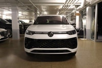 This Volkswagen TIGUAN has a dependable Intercooled Turbo Regular Unleaded I-4 2.0 L/121 engine powe... (image 3)
