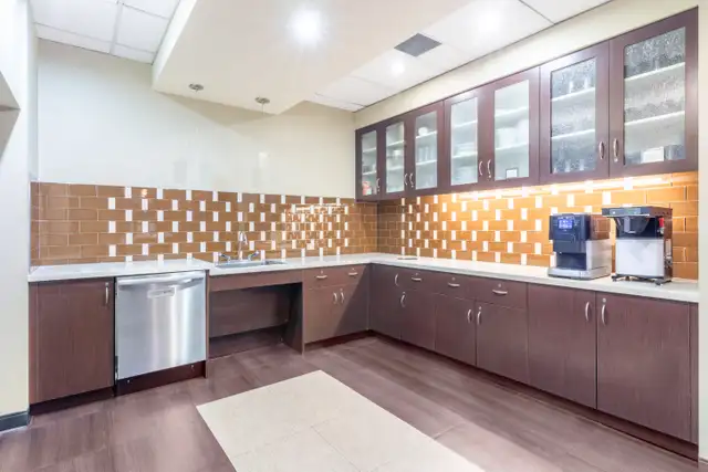 Office space for rent for 1 person in Etobicoke Toronto in Commercial & Office Space for Rent in City of Toronto - Image 7