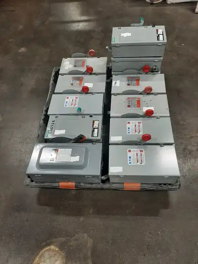 Eaton C-H, Siemens and Square D - 600V/60A fusible disconnects 5 units Eaton C-H and Siemens - 600V/...