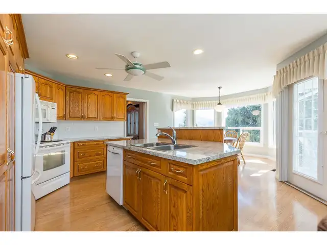 35148 KNOX CRESCENT Abbotsford, British Columbia in Houses for Sale in Abbotsford - Image 7