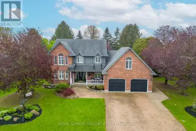 Experience the best of country living just ten minutes from north London in this peaceful Birr commu...