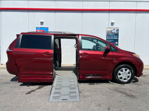 2015 Toyota Sienna LE-MOBILITY WHEELCHAIR VAN-POWER RAMP-ONLY 27KMS-CERTIFIED