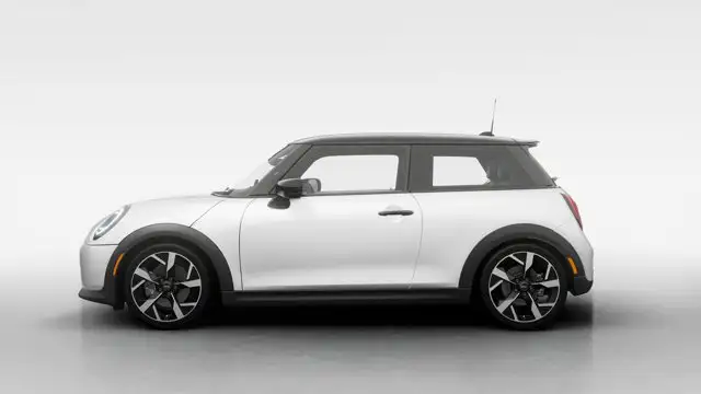 2025 MINI 3 Door Cooper S | Premier + | Volant sport en cuir in Cars & Trucks in City of Montréal - Image 5