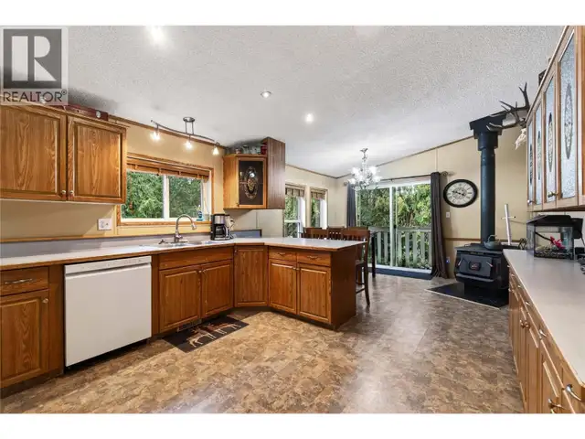 19 West Poirier Road Mara, British Columbia in Houses for Sale in Kamloops - Image 11