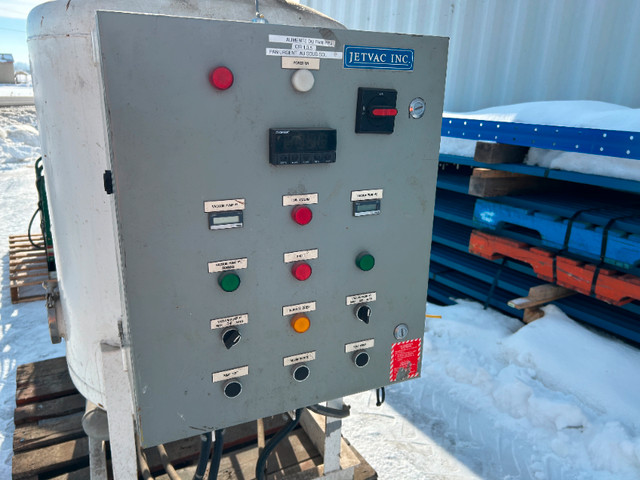 Réservoir en acier avec pompe dans Autres équipements commerciaux et industriels  à Drummondville - Image 2
