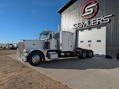 1 Owner 2019 Peterbilt 389 Long hood flat top KMS: 1,169,909 HRS: 15,708 Engine: Cummins ISX 565HP 2...