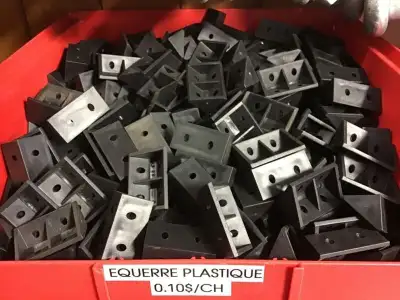 Équerre de plastique (0.10$/ch.), View more