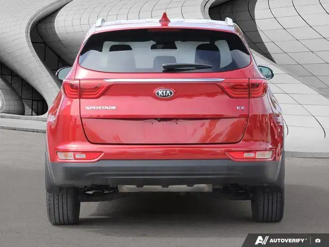 2020 Kia Sportage EX AWD | Apple CarPlay | Blind Spot in Cars & Trucks in London - Image 5