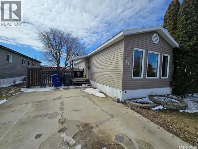 145 Laing CRESCENT Weyburn, Saskatchewan in Houses for Sale in Regina - Image 3