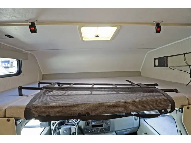 2022 Coachmen Leprechaun 230CB Classe C Compact + 6 Pneus neuf in RVs & Motorhomes in Laval / North Shore - Image 24