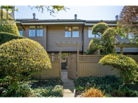 15 251 W 14TH STREET North Vancouver, British Columbia